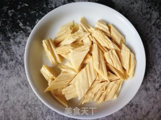 Stir-fried Yuba with Asparagus recipe