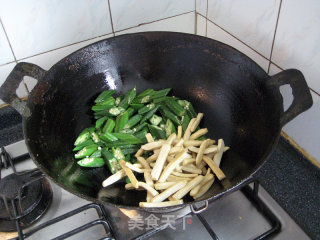 Fried Dried Bean Curd with Shrimp and Okra recipe