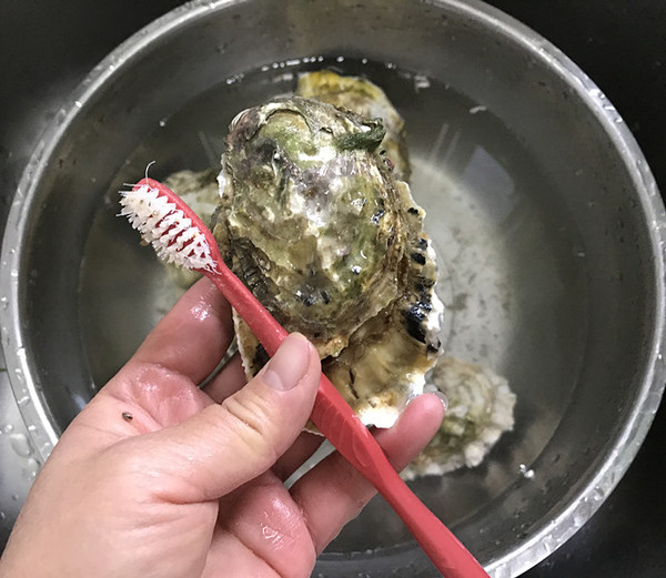 Steamed Oysters with Garlic recipe