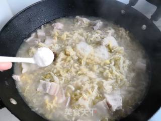 Braised Sauerkraut with Big Bones and White Meat recipe