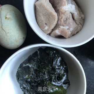 Wakame and Preserved Egg Beef Porridge recipe