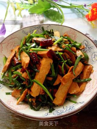 Stir-fried Chicken with Leek and Fragrant Dry recipe