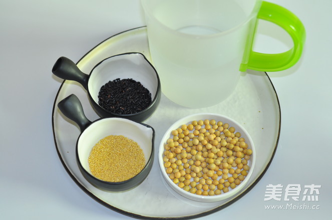 Purple Glutinous Millet Soy Milk recipe