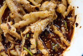 Shu Zi Shu Flavour Gourmet-boneless Chicken Feet in Red Oil recipe
