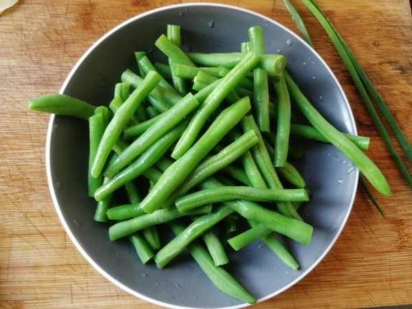 Stir-fried Pork with Green Beans in Sauce recipe