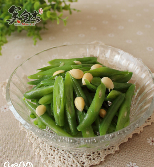 Green Beans Mixed with Silver Almonds recipe