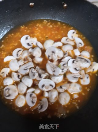 Mushroom Tomato Soup with Minced Meat recipe