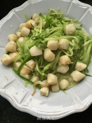 Fried Scallops with Green Radish recipe