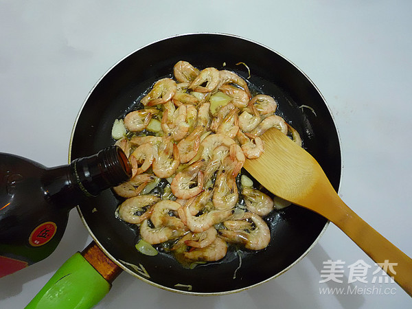 Stir-fried Shrimp with Green Pepper recipe