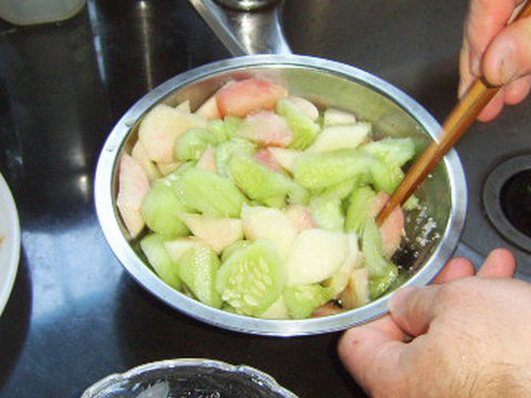 Cucumber Mixed with Peaches recipe