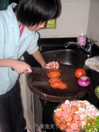 There is A Small Kitchen at Home--little Mm Learns to Make Pizza recipe