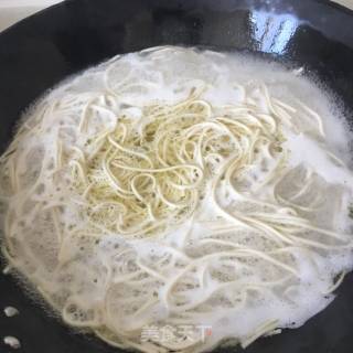 Fried Noodles with Shredded Pork recipe