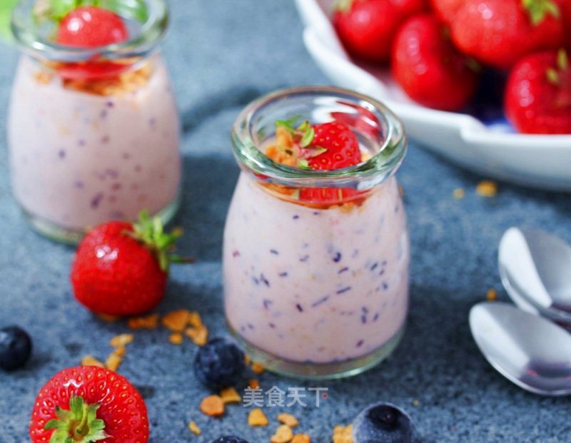 Summer Berry Yogurt Milkshake recipe