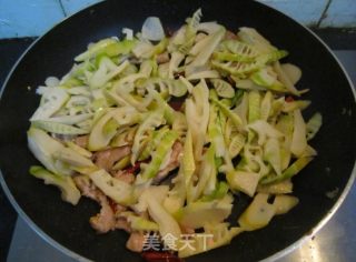 Stir-fried Shredded Pork with Bamboo Shoots recipe