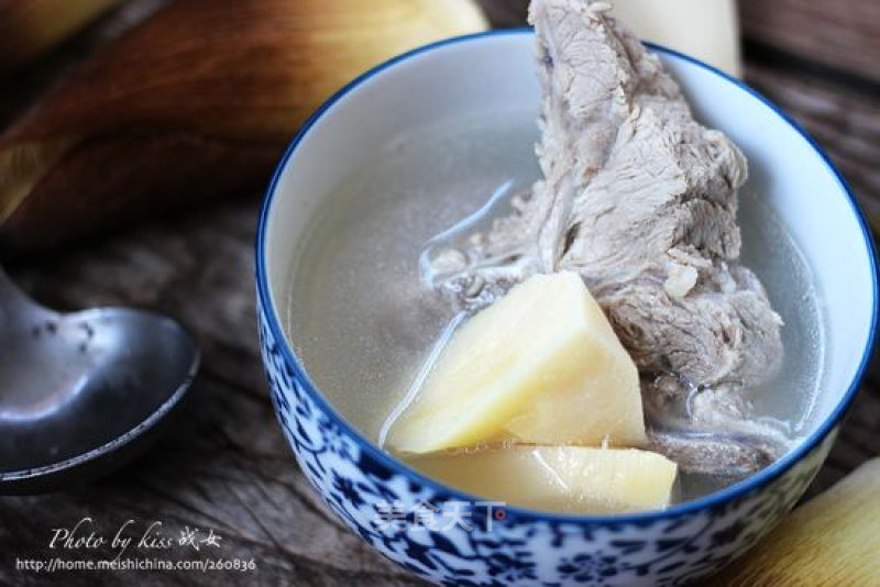 Original Soup Flavor, Fresh Eyebrows---spring Bamboo Shoots and Ribs Soup recipe