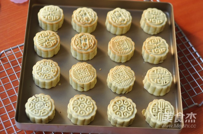 Red Bean and Lotus Seed Mooncake recipe