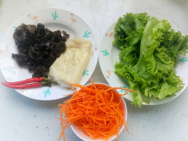 Lettuce Mixed with Bean Curd recipe