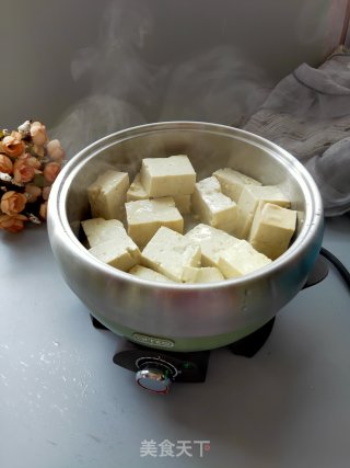 Simmered Tofu with Corn Beef Sauce recipe