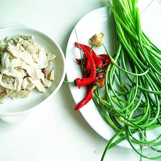 Stir-fried Belly Slices with Garlic Stalks recipe