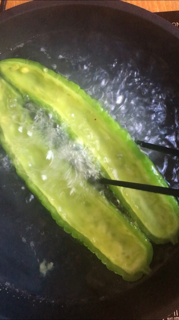 Chopped Pepper and Minced Pork with Bitter Gourd recipe