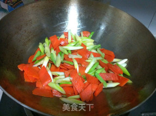 Stir-fried Carrots with Fragrant Green Garlic recipe
