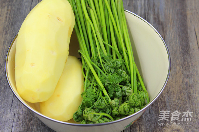 A Favorite Vegetable Dish-braised Potatoes with Bracken recipe