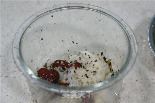 White Fungus, Red Dates, Wolfberry Porridge recipe