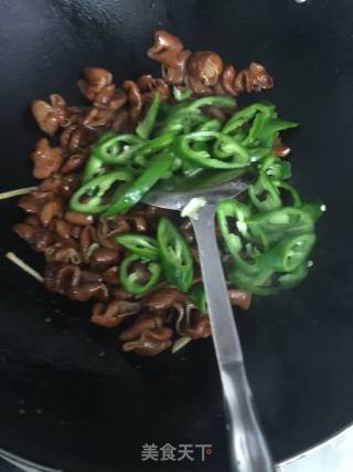 Stir-fried Pork Intestines with Hot Peppers recipe