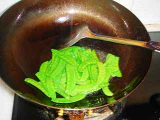 Fried Sausage with Snow Peas recipe