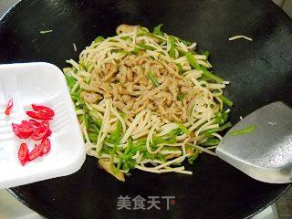 Stir-fried Shredded Pork with Water Spinach recipe