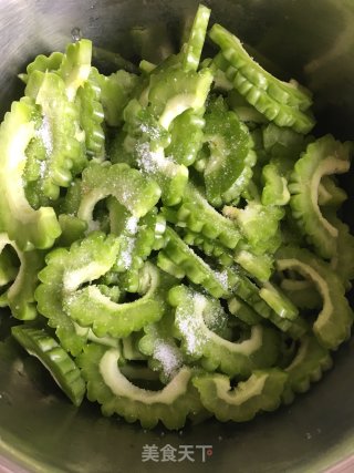 Beef Stir-fried Bitter Gourd recipe