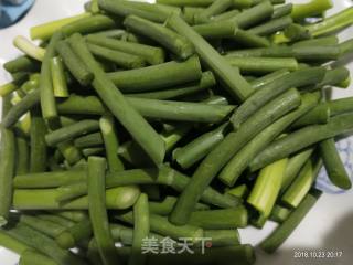 Stir-fried Pork with Garlic Sprouts recipe