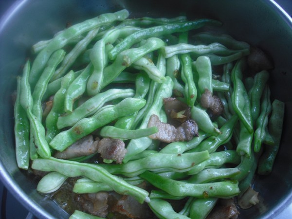 Stir-fried Kidney Beans with Pork Belly recipe