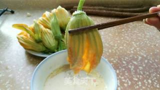 #兔子花系列之三# Fried Pumpkin Flowers recipe