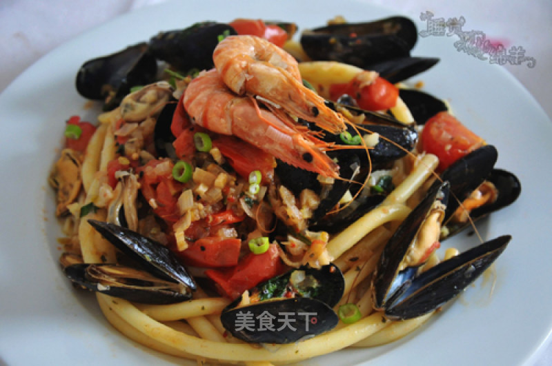 Delicious Mussels and Prawn Pasta (maccaroni)-mussels with Beer