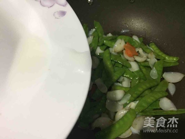 Fried Lily with Snow Peas recipe