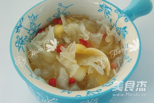 Tremella Lily and Lotus Seed Soup recipe