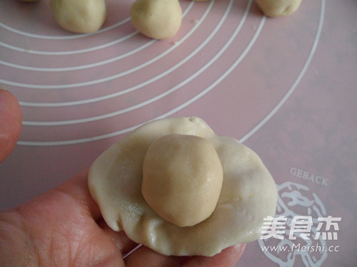 Fresh Meat and Mustard Moon Cakes recipe