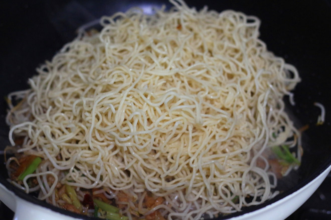 Fried Noodles with Shredded Pork recipe