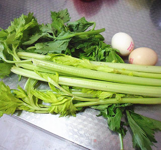 #快手懒人饭# Fried Celery with Eggs recipe