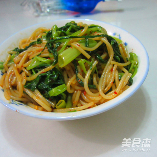 Stir-fried Noodles with Water Spinach recipe