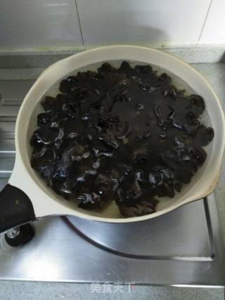 Stir-fried Black and White Dishes recipe