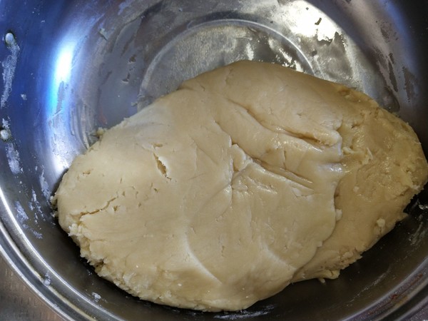 Mooncake with Lotus Seed Paste and Egg Yolk recipe