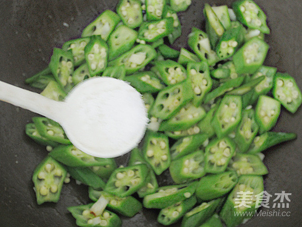 Fried Poached Egg with Okra recipe