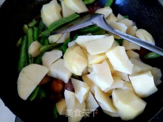 Stewed Pork Belly with Potatoes and Beans recipe