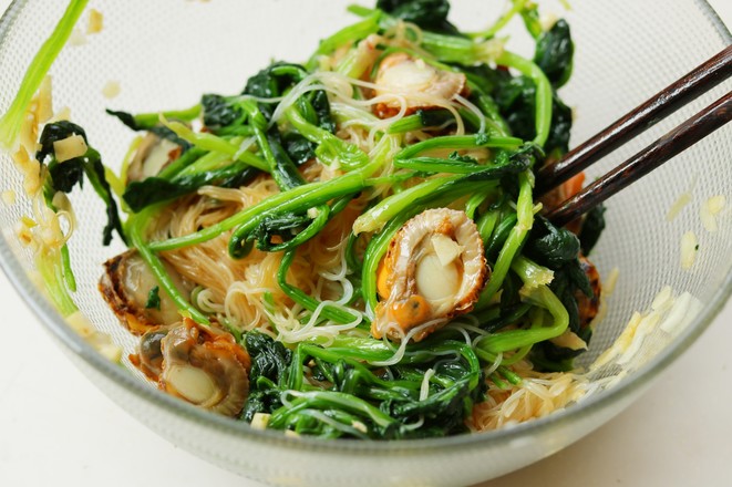 Spinach Vermicelli Mixed with Scallops recipe