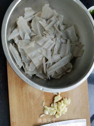 Egg Skin Vinegar Braised Vermicelli recipe