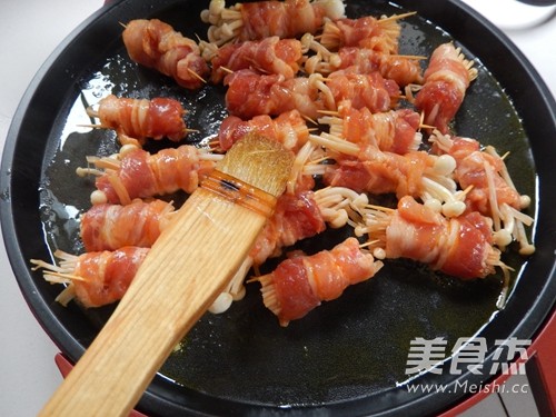 Pan-fried Pork Belly Roll with Enoki Mushroom recipe