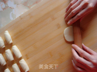 【china】creative Chinese White-crust Pastry: Red Plum and Primula recipe