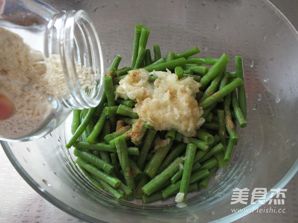 Garlic Mixed with Beans recipe
